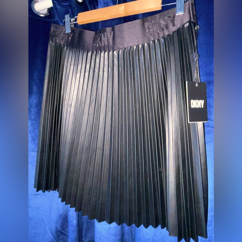NWT DKNY Women's Faux Leather Pleated Pull-On Skirt Size M